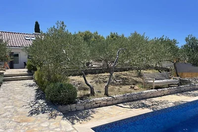 Ferienhaus in Sutivann mit Schwimmbecken