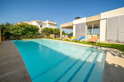 Beautiful villa near Illa Mateua beach