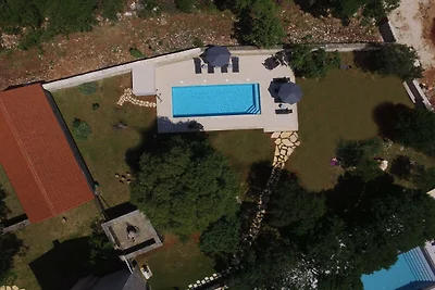 Tranquil Getaway with Shared Pool in Bale - C...