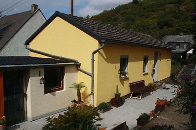 Ferienhaus in Oberfell mit Schwimmbecken