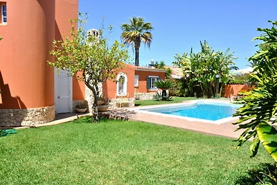 Villa in einer ruhigen Gegend mit privatem Po...
