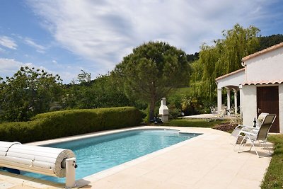 Komfortable Villa in Coux, Frankreich, mit ei...
