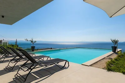 Villa in Lovran mit Schwimmbecken