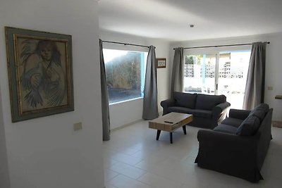 Villa con piscina e accesso privato alla...