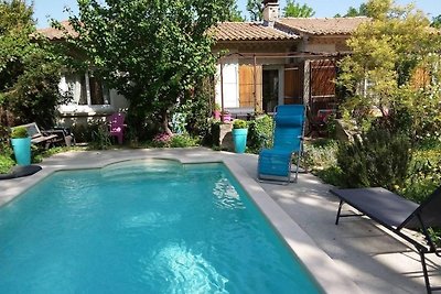 Schöne Villa in Morières-lès-Avignon mit Pool