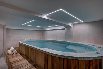 Quality Chalet with pastries & housekeeping...