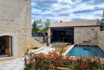 Villa in Tinjan mit Schwimmbecken