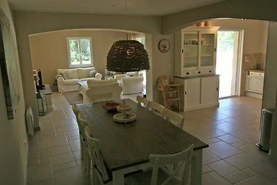 Eigentijdse villa met zwembad