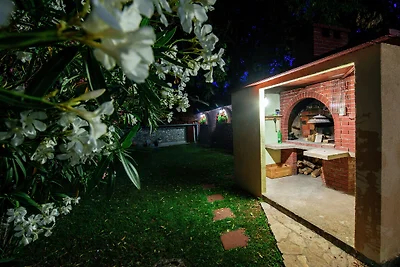 Moderna casa vacanze con piscina a Kakma