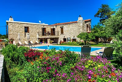 Spacious Family Villa near Beach