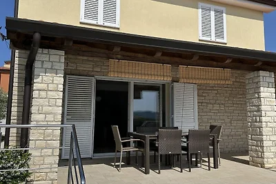 Casa de vacaciones en Buje con piscina.
