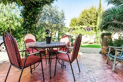 Charmantes Ferienhaus in Lorgues mit Pool