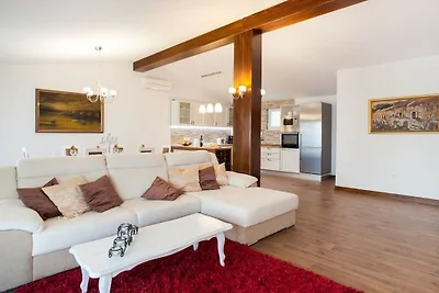 Ferienhaus in Makarska mit Schwimmbecken
