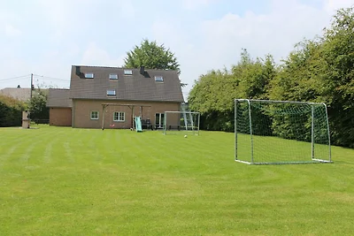 Modernes Ferienhaus in Robertville mit Garten