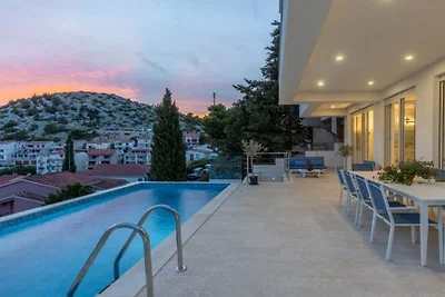 Luxury villa Fleur with pool