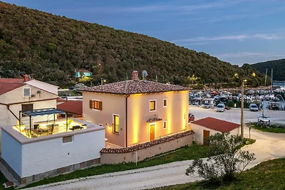 Villa con jacuzzi e terrazza panoramica