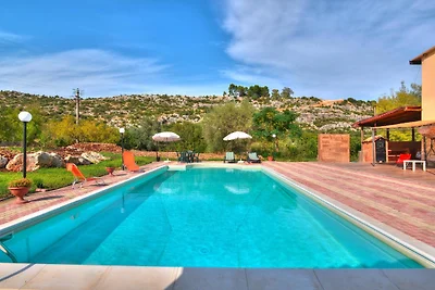 Casa vacanze con piscina privata, Floridia