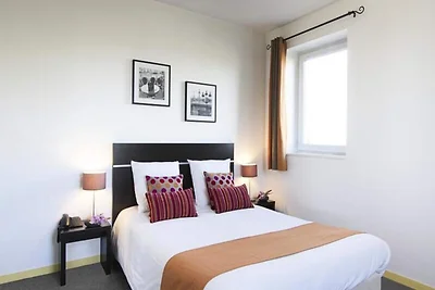 Wohnung nahe Aeroscopia mit Pool