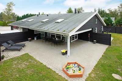 12 Personen Ferienhaus in Væggerløse-By Traum