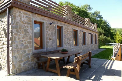 Spazioso Chalet a Cutigliano con Piscina