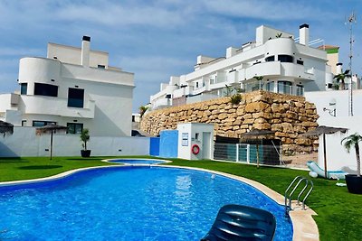 Casa Pelt con piscina vista mare montagna