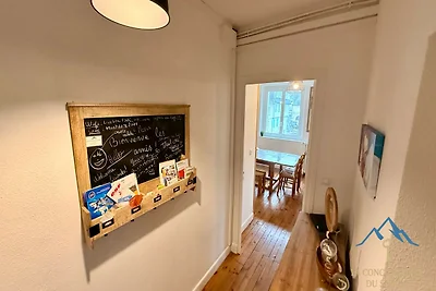 Coin luxuriant près du bistro