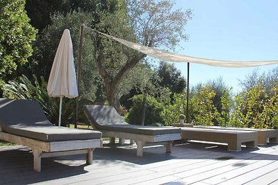 Luxuriöse Villa in Grasse mit Swimmingpool