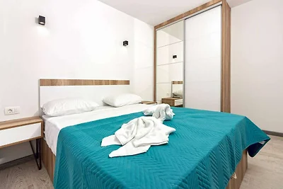 Modern Apartments with Private Balcony - Delu...