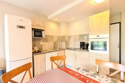 Geräumige und helle Wohnung · Zentrum des Res...