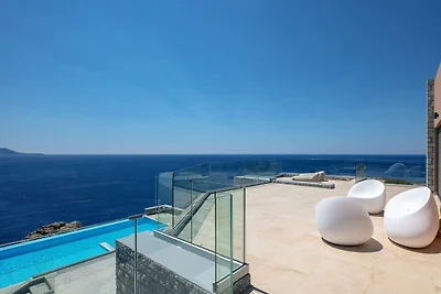 Seafront luxury villa,infinity pool & devine...