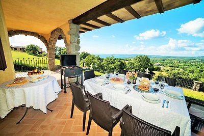 Villa a Montefiascone con spiaggia di mare