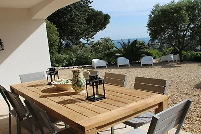 Villa in Les Issambres mit Schwimmbecken