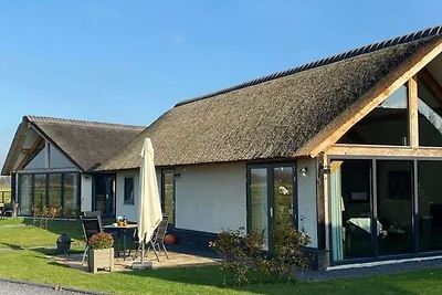 Moderna casa vacanze con giardino ad...