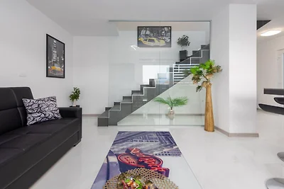 De Luxe Three Bedroom Apartment with Hot-Tub