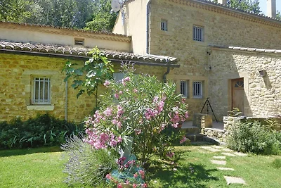 Wohnung in Caderousse mit Pool