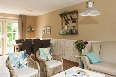 Romantisches Ferienhaus in Baarlo mit holzbeh...