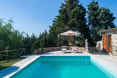 Villetta Armaiolo is a cozy cottage located i...