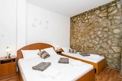 Guest House Daniela- Triple Room with Balcony...