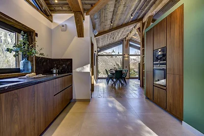 Quality Chalet with pastries & housekeeping...