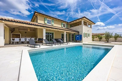 Elegantes Familienrefugium mit Pool in...