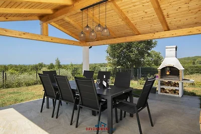 Villa in Višnjan mit Schwimmbecken