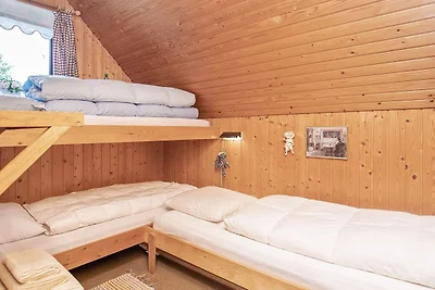Gemutliche Hutte am Lagunen -- By Traum...