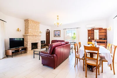 Villa in Albufeira mit Pool und Grillbereich