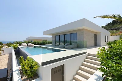 Villa in Tkon mit Schwimmbecken