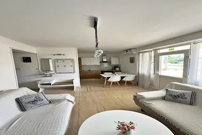 Wohnung direkt am Meer mit Terrasse in Kampor