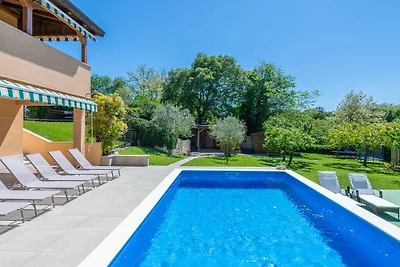 Villa in Kršan mit Schwimmbecken