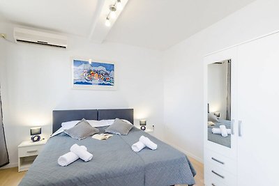 Miracle Apartments - Comfort Studio Apartment...