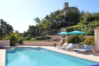 Villa lumineuse à Sainte-Maxime avec piscine...