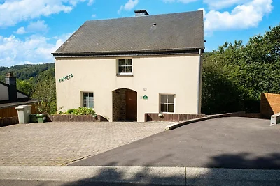 Apartment in Bouillon mit Garten