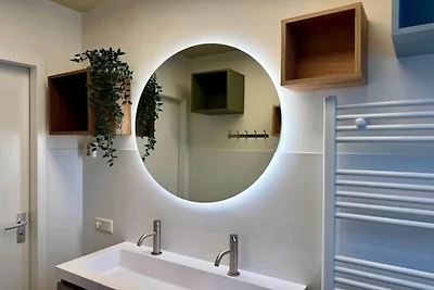 Waldrefugium mit Solarladegerät